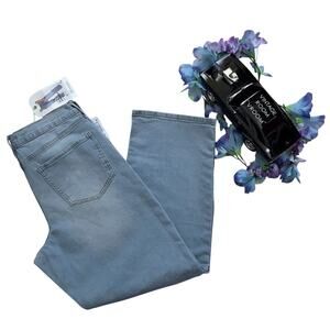 Regeneration by Celebrity Pink NWT New Age 90's Straight Jean Junior/Women 11/30